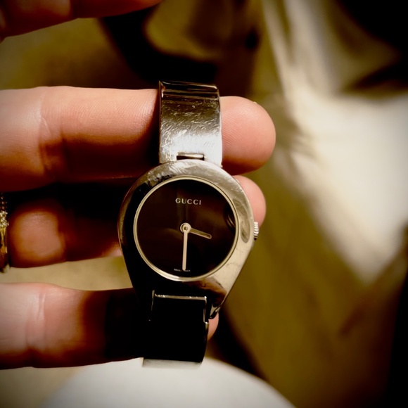 Authentic Gucci excellent condition woman’s watch black face - Picture 5 of 5